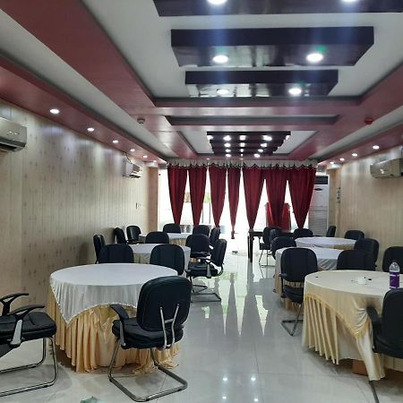 白金广场酒店 Rohtak 外观 照片