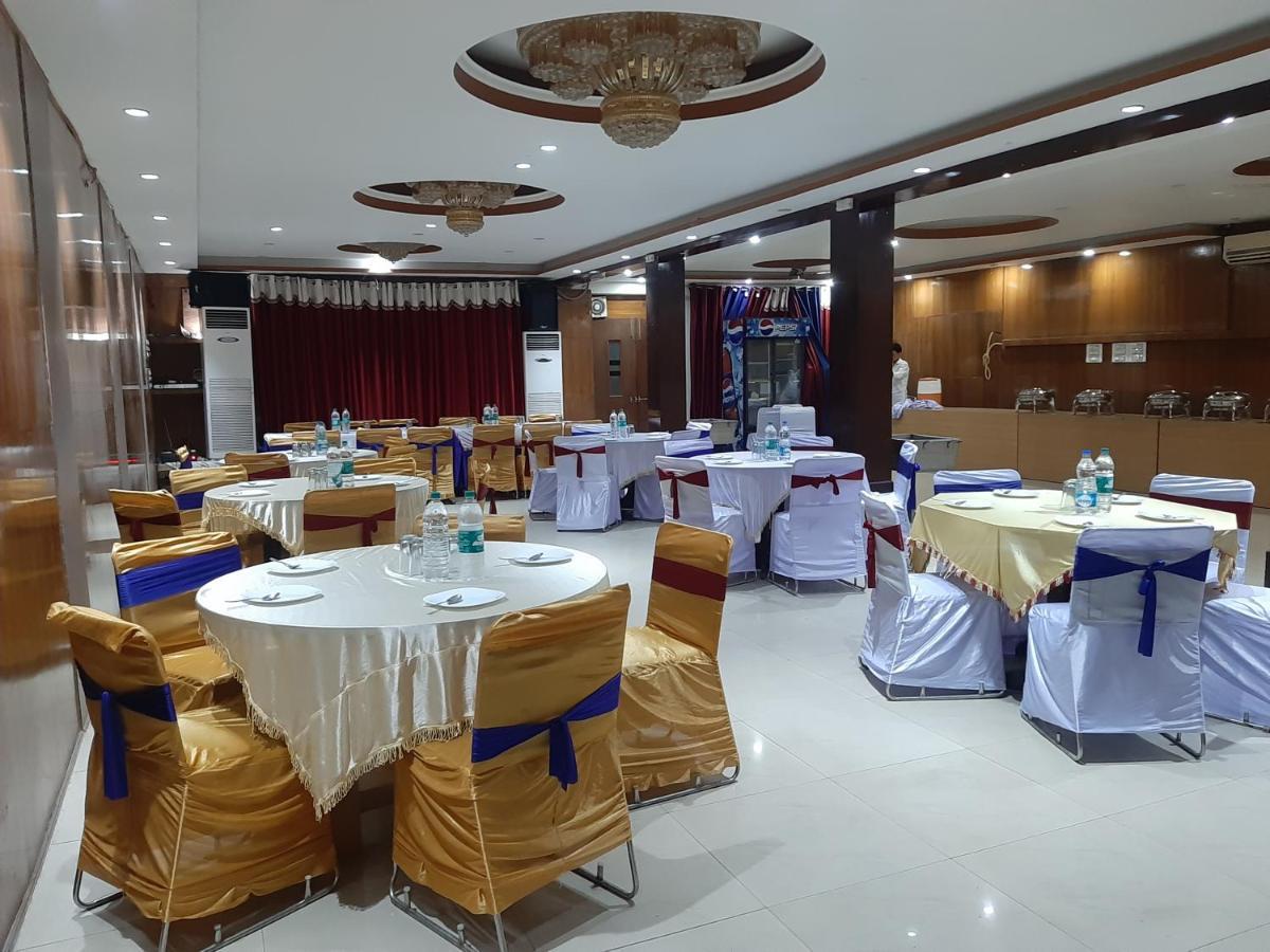 白金广场酒店 Rohtak 外观 照片