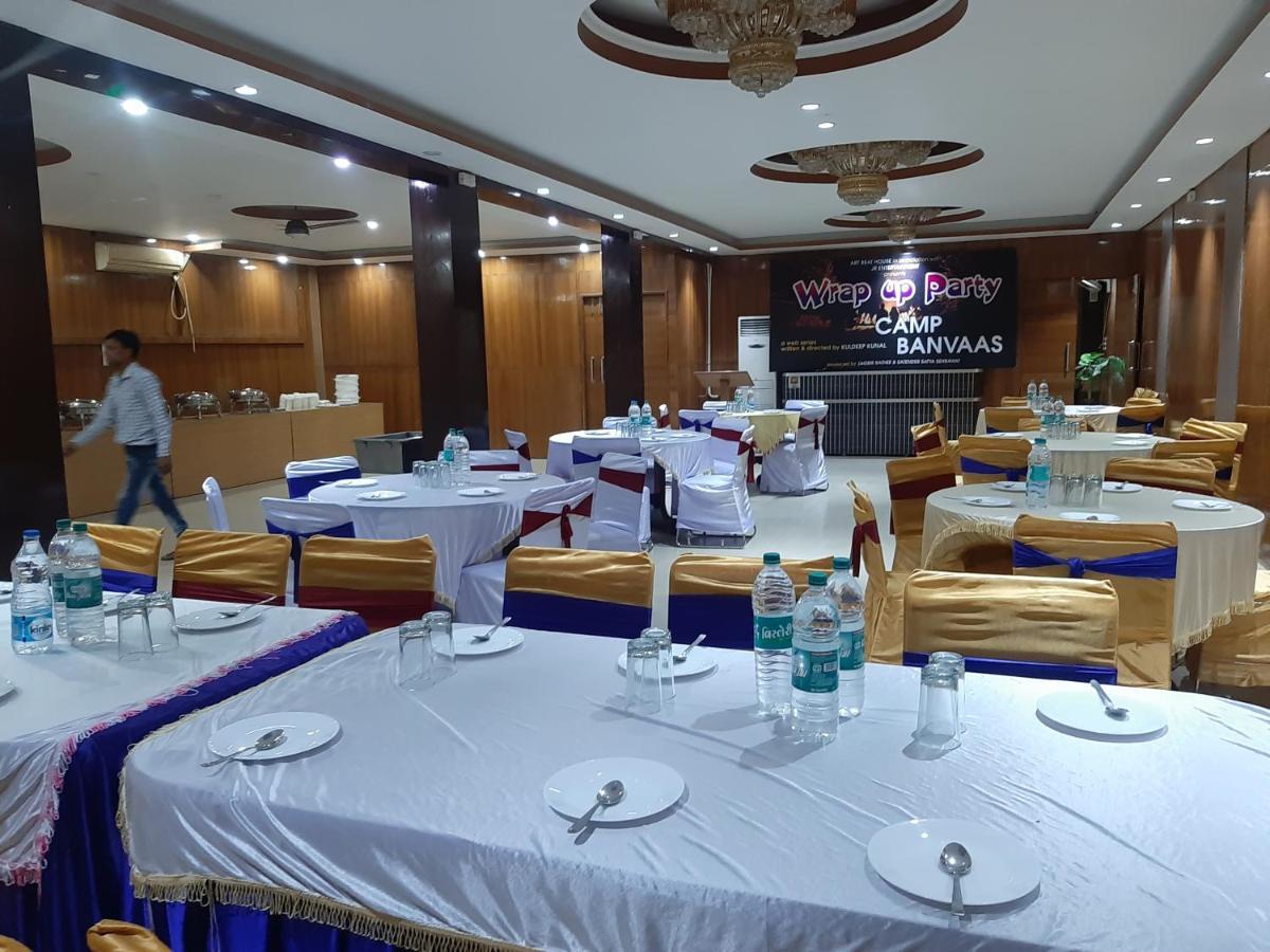 白金广场酒店 Rohtak 外观 照片
