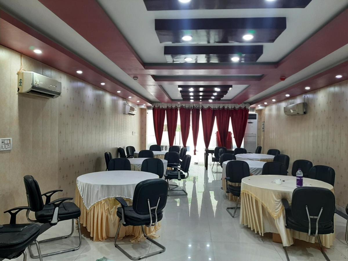 白金广场酒店 Rohtak 外观 照片