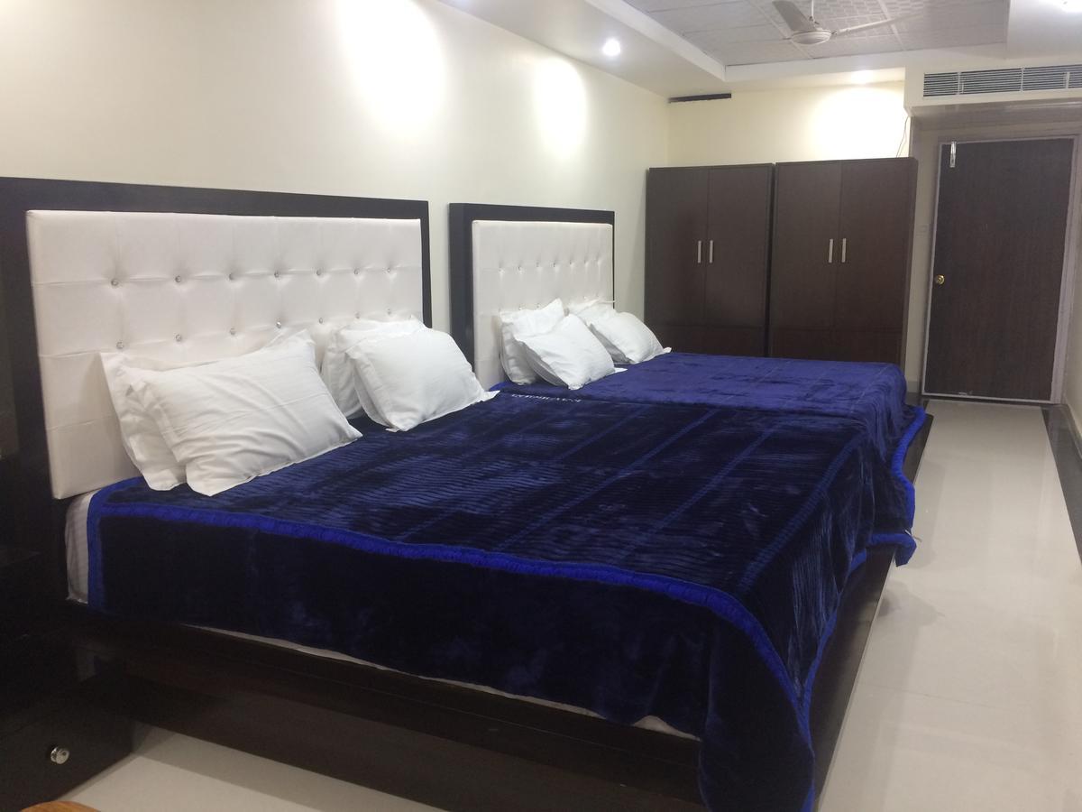 白金广场酒店 Rohtak 外观 照片