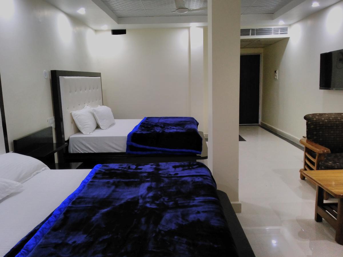 白金广场酒店 Rohtak 外观 照片