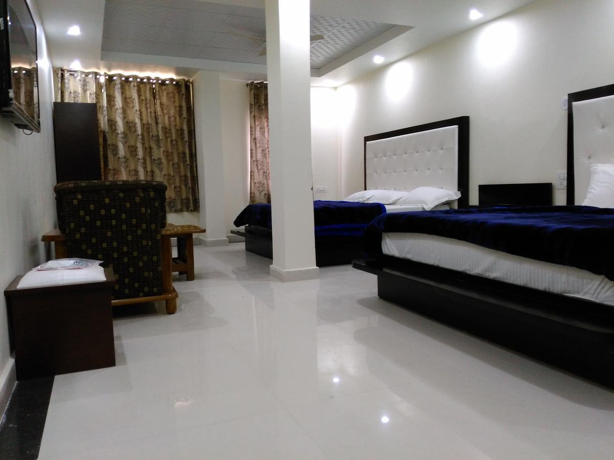白金广场酒店 Rohtak 外观 照片