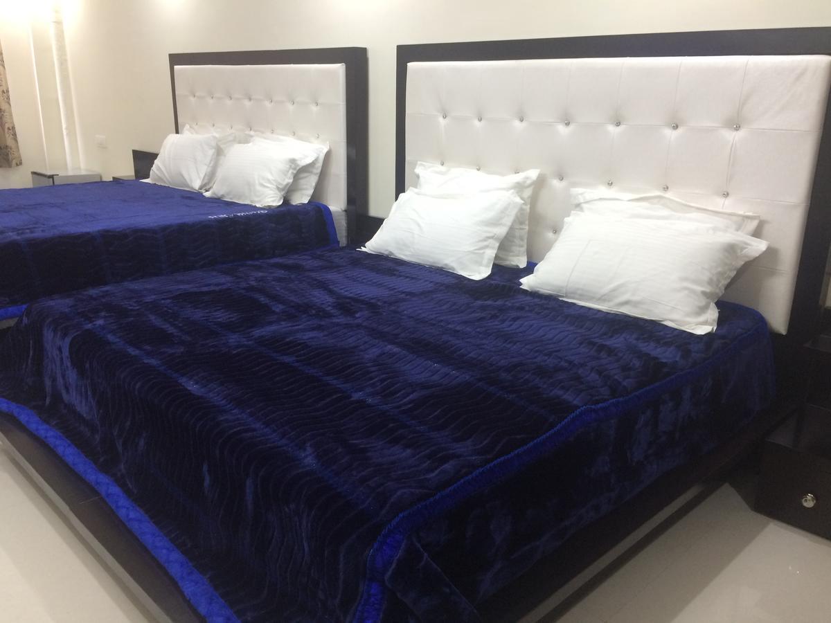 白金广场酒店 Rohtak 外观 照片