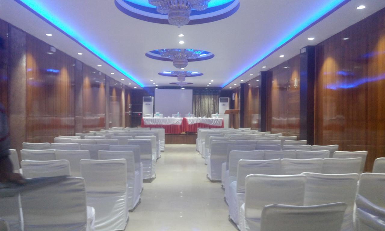 白金广场酒店 Rohtak 外观 照片