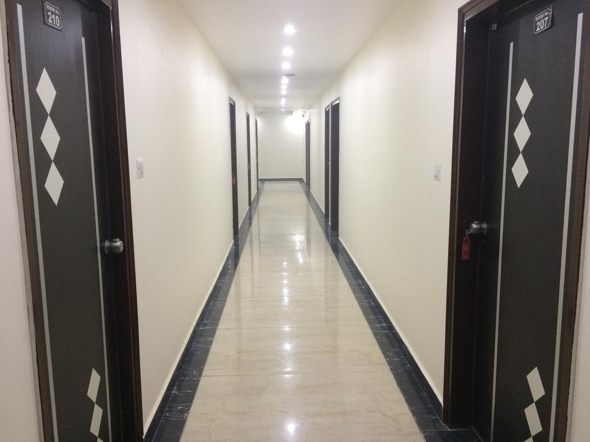 白金广场酒店 Rohtak 外观 照片