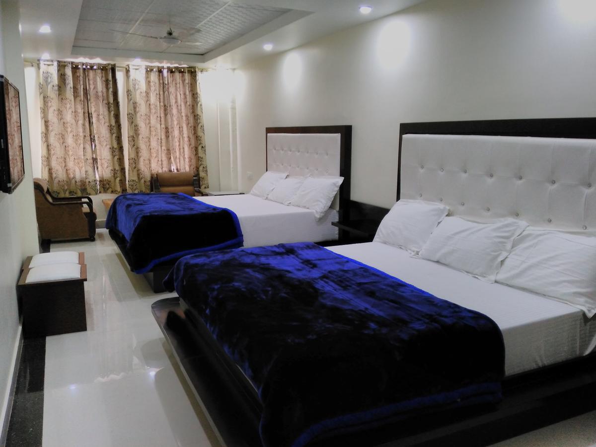 白金广场酒店 Rohtak 外观 照片