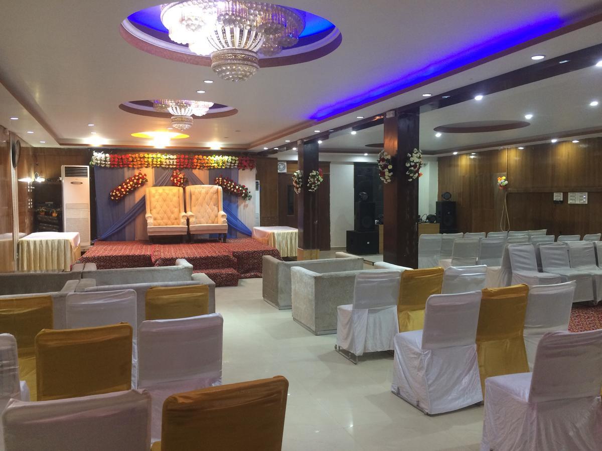 白金广场酒店 Rohtak 外观 照片