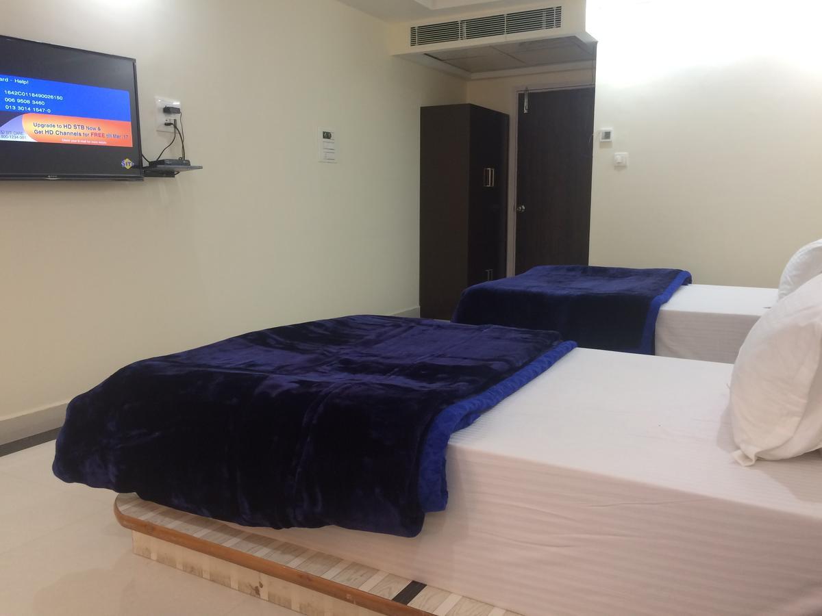白金广场酒店 Rohtak 外观 照片