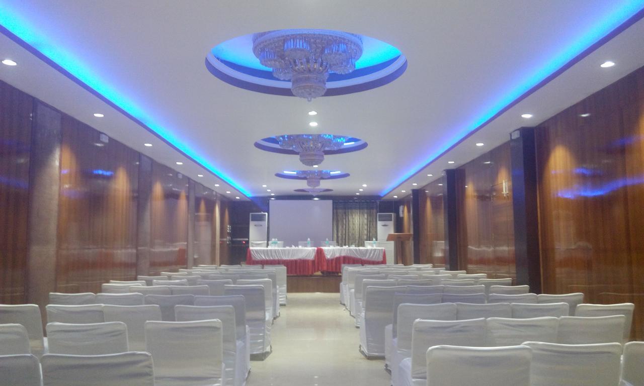 白金广场酒店 Rohtak 外观 照片