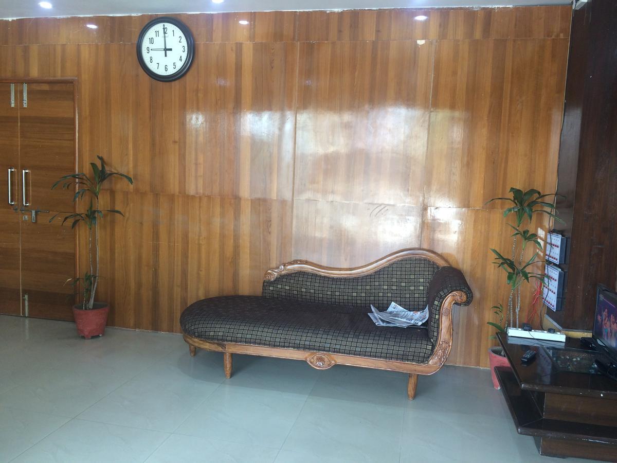 白金广场酒店 Rohtak 外观 照片