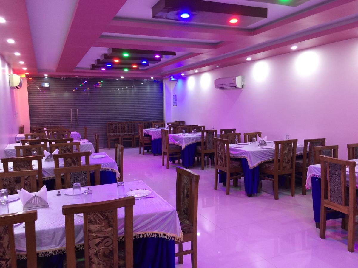 白金广场酒店 Rohtak 外观 照片