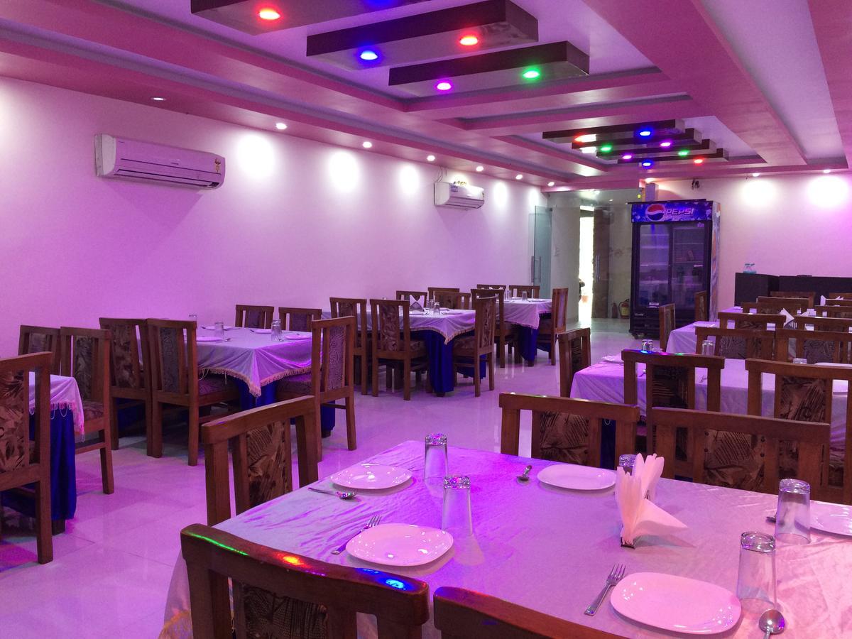 白金广场酒店 Rohtak 外观 照片