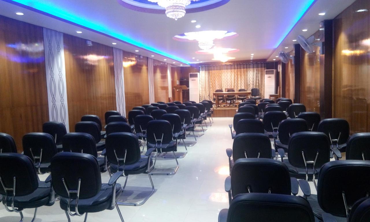 白金广场酒店 Rohtak 外观 照片