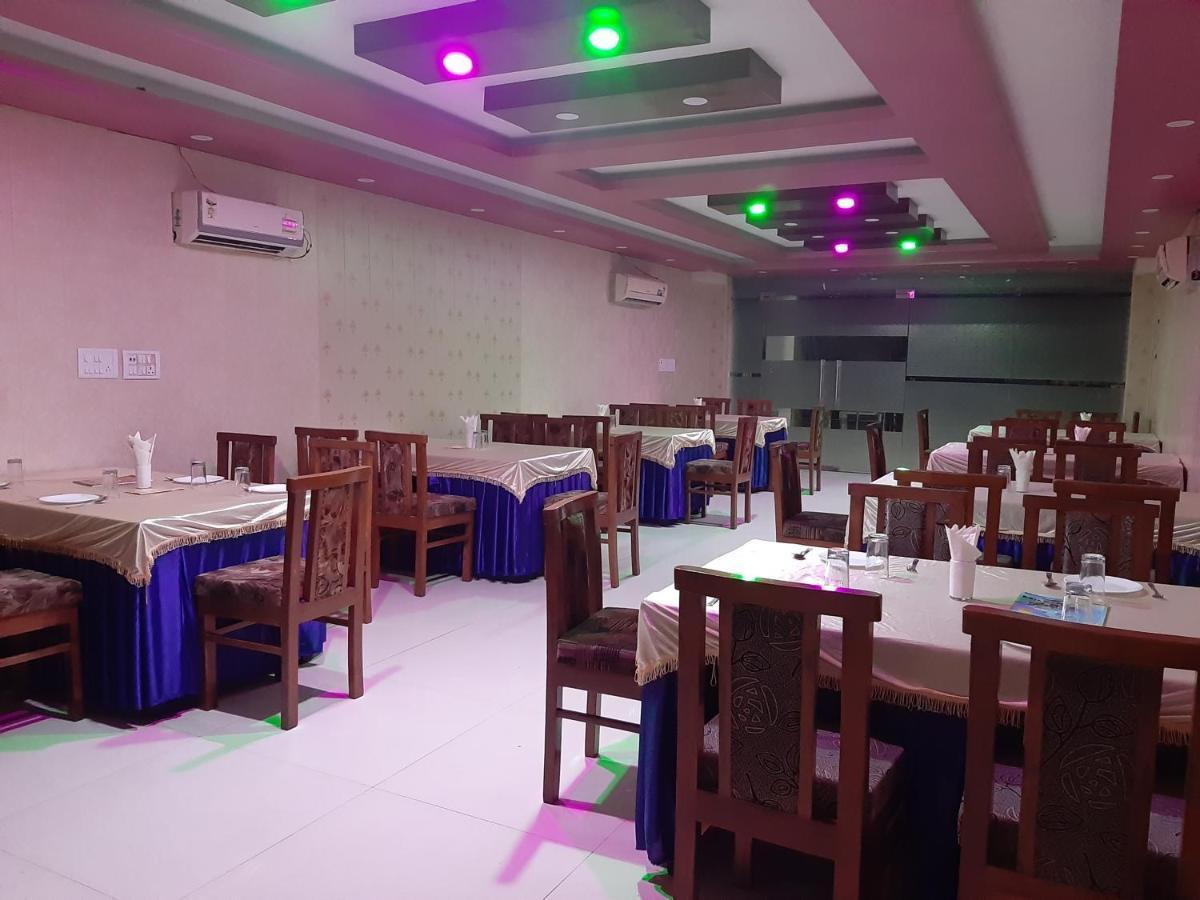 白金广场酒店 Rohtak 外观 照片